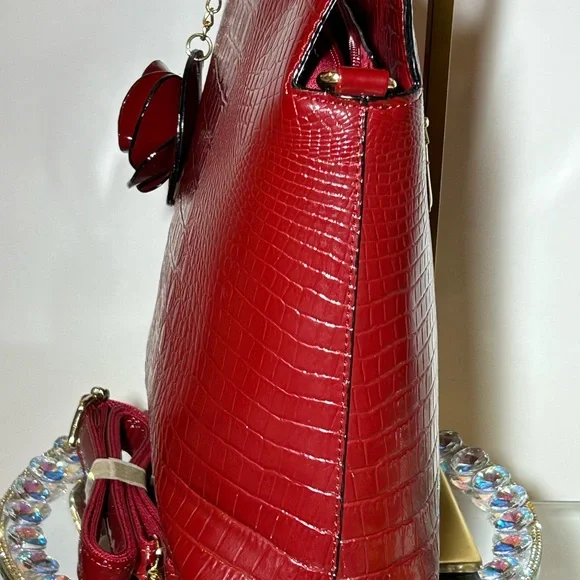 Elegant Red Crocodile-Embossed Tote/Crossbody Bag 14” x 10” x3.5” NWOT - Picture 5 of 10